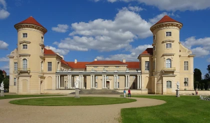 Schadow Gesellschaft Berlin: Schloss Rheinsberg außen Schadow Gesellschaft Berlin: Schloss Rheinsberg außen