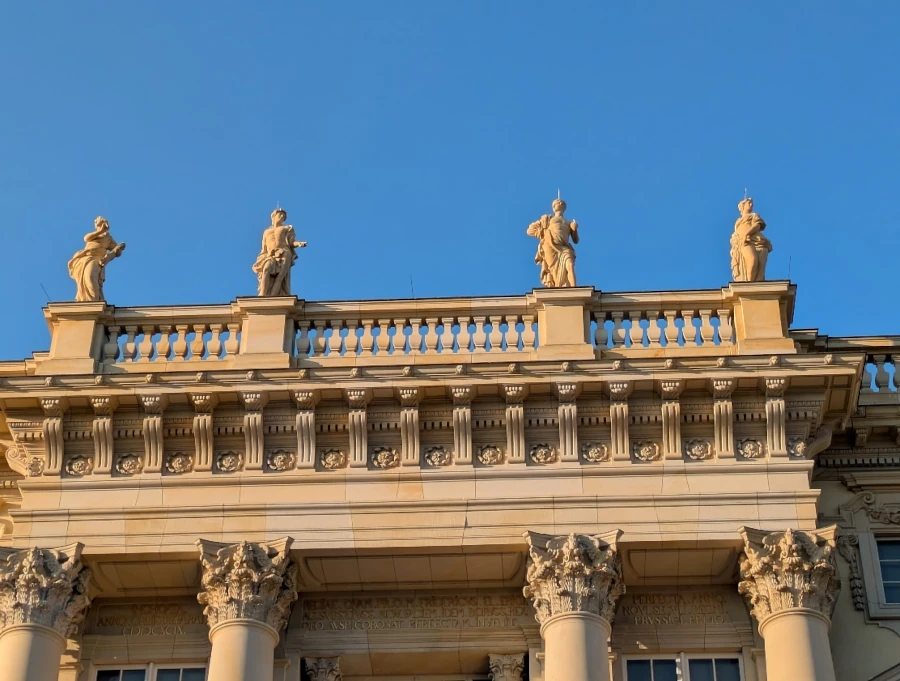 Schadow Gesellschaft Berlin: Attika des Humboldt Forum